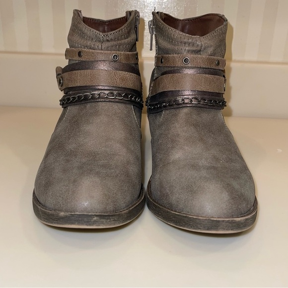 Kohl’s Redbud Strappy Ankle Boots In Stone - Picture 9 of 15